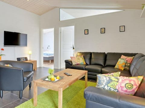 10 person holiday home in Bl vand House in Blåvand