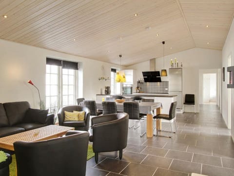 10 person holiday home in Bl vand House in Blåvand