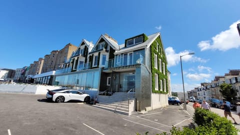 Property building, Street view, Parking