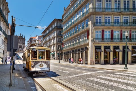 Property building, Nearby landmark, Neighbourhood, Street view