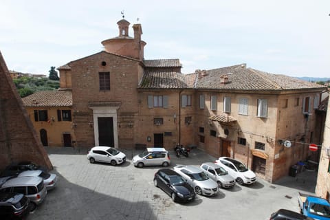 Casa Siena Piazzetta Condo in Siena