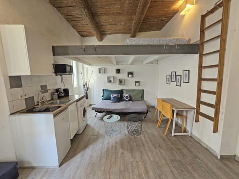 GregBnb - Studio Mezzanine - PARKING INCLUS - CLIMATISÉ - 15min Gare Apartment in Toulon