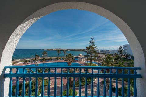 Pool view, Sea view