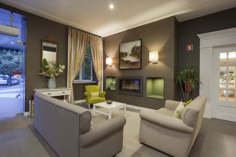 Living room, Lobby or reception, Decorative detail, Garden view