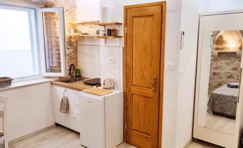 Kitchen or kitchenette, Photo of the whole room, wardrobe