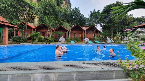 Swimming pool, Swimming pool, group of guests