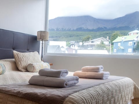 Bed, Mountain view