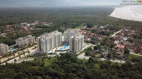 Jd. S. Lourenço - Riviera - Novo, 3 dorm, AC, 300m do mar, serviço de praia Condominio in Bertioga