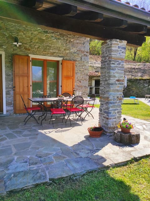 Villa Betulla con piscina privata sul lago di Como Villa in Colico