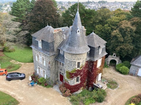 Chambres d'hôtes Manoir Ker-Huella Bed and Breakfast in Morlaix