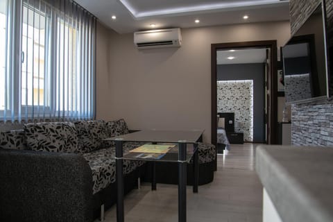 Communal lounge/ TV room, Kitchen or kitchenette, Living room, Communal kitchen, kitchen