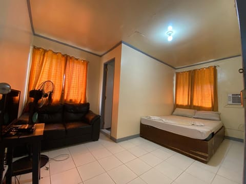 Sn David Apartelle Inn in Tagaytay