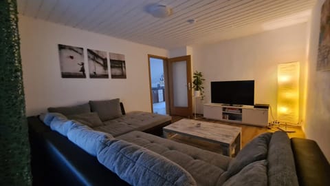 TV and multimedia, Living room, Seating area, Evening entertainment