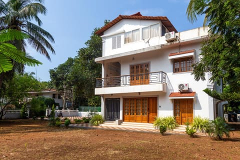 Property building, Facade/entrance, Bird's eye view