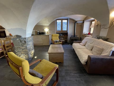 Authentique appartement vouté rénové à St Martin, 2 chambres, 4 pers, proche pistes - FR-1-452-57 Apartment in St Martin Belleville