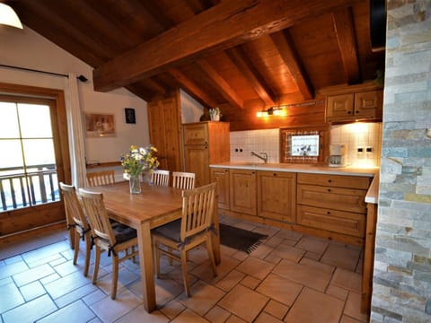 Chalet Authentique Rénové à St Martin, Terrasse, Proche Pistes et Navette Gratuite - FR-1-452-60 Apartment in St Martin Belleville