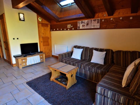 Chalet Authentique Rénové à St Martin, Terrasse, Proche Pistes et Navette Gratuite - FR-1-452-60 Apartment in St Martin Belleville