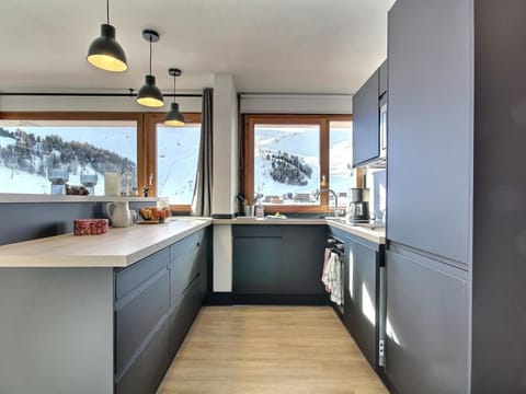 Appartement rénové avec grand balcon et casiers à skis, proche commerces et pistes - FR-1-455-75 Apartment in Mâcot-la-Plagne