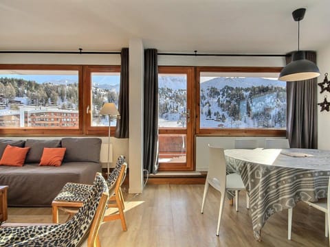 Appartement rénové avec grand balcon et casiers à skis, proche commerces et pistes - FR-1-455-75 Apartment in Mâcot-la-Plagne