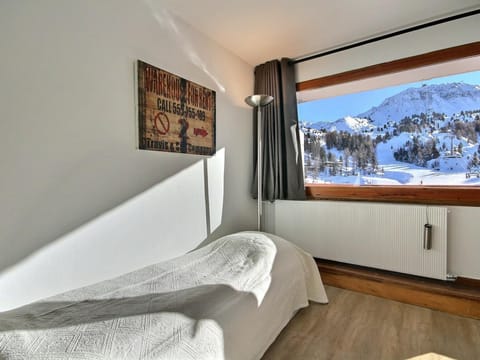 Appartement rénové avec grand balcon et casiers à skis, proche commerces et pistes - FR-1-455-75 Apartment in Mâcot-la-Plagne