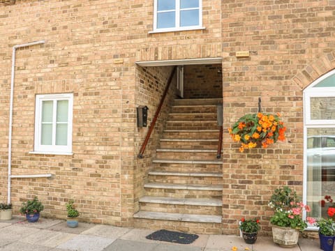 Abbey Cottage House in West Lindsey District