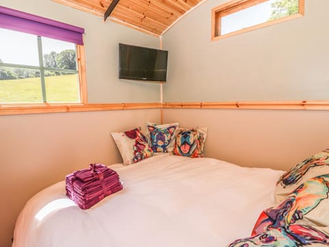 Railway Carriage House in Llanfoist Fawr