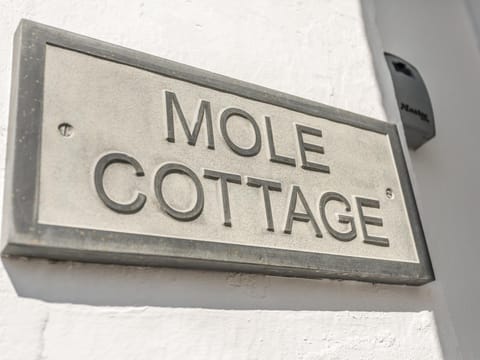 Mole Cottage House in Mousehole