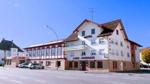 Property building, Facade/entrance, Day