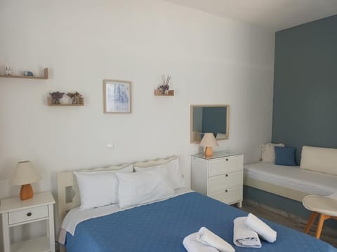 Athina's blue studios Condo in Naousa