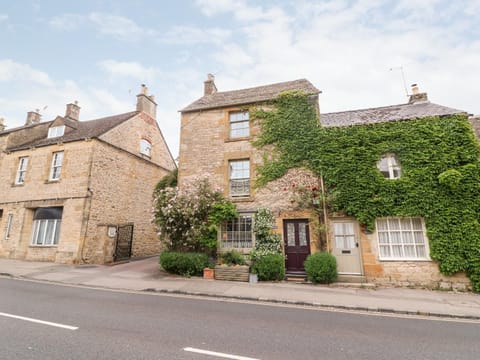 Benfield House in Stow-on-the-Wold