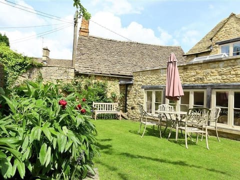 Coach House Burford House in West Oxfordshire District