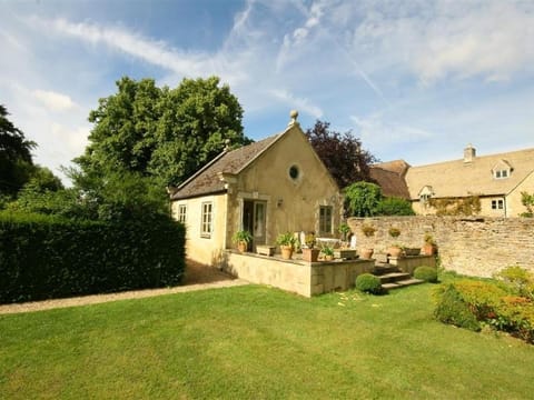 Garden Cottage House in West Oxfordshire District