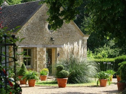 Garden Cottage House in West Oxfordshire District