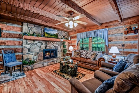 New Song Appalachian Chink Style Cabin Cabin in Pigeon Forge