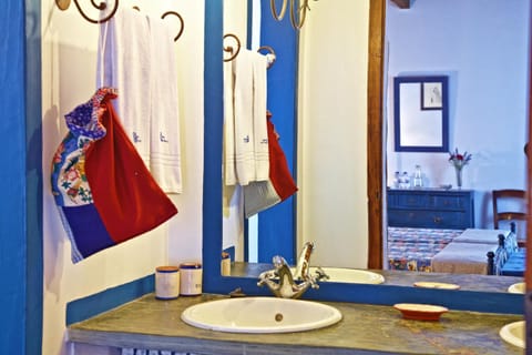 Bathroom, Photo of the whole room, Decorative detail, Bedroom