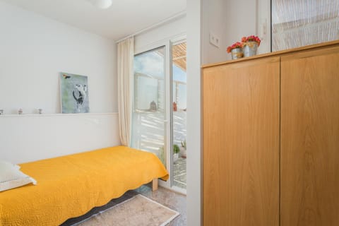 Bedroom, Landmark view, Mountain view