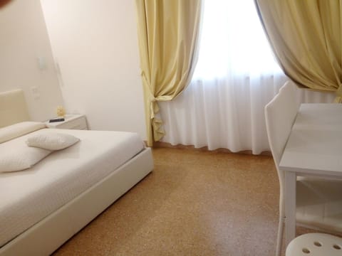 Officina Urban Sleep Bed and Breakfast in San Benedetto del Tronto