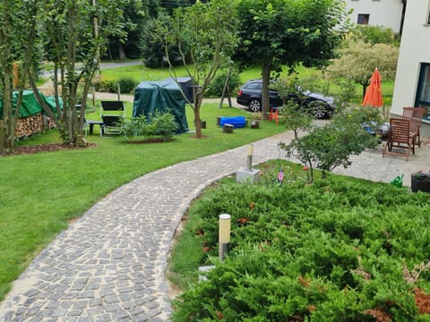 Garden, Parking