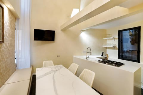 Pantheon Hedonism Condo in Rome