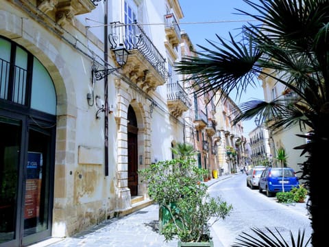 Incantevole appartamento in palazzo storico Ortigia Apartment in Syracuse