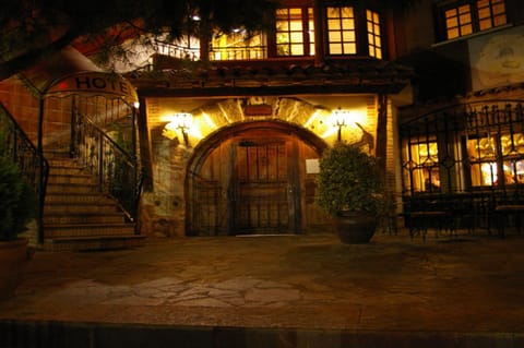 Facade/entrance, Night