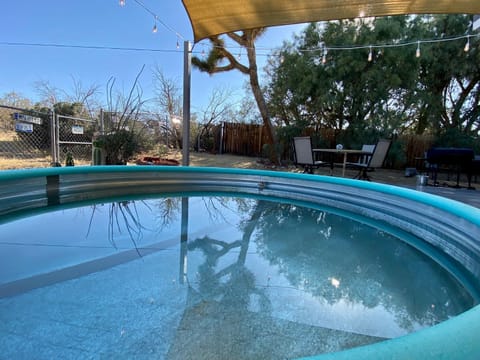 Float Pool, Hot Tub, Sauna, Firepit, BBQ, Telescope, Views, EV Chg, Casa in Joshua Tree