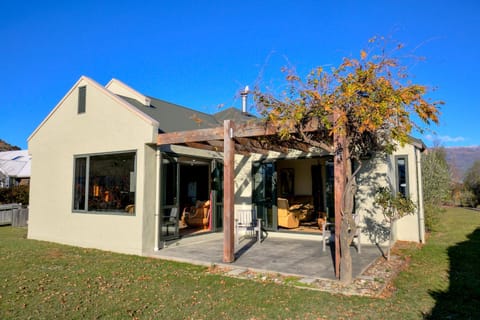 Property building, Spring, Day, Garden, Garden view