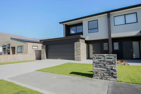 Property building, Facade/entrance, Garden