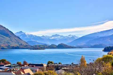 Nearby landmark, Day, Natural landscape, City view, Lake view, Mountain view