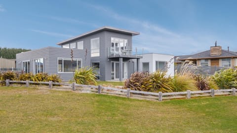 Infinity and Beyond House in Wanaka