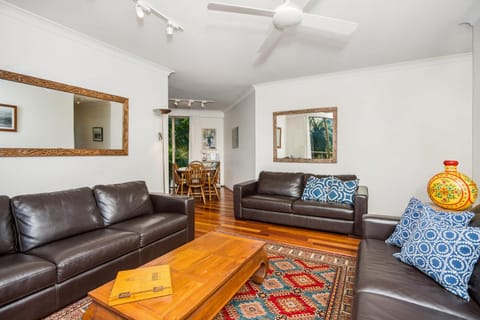 Living room, Seating area, fireplace