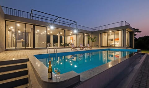 StayVista's Villa Meer - Lakeview Villa with Spacious Pool & Terrace for Stargazing Villa in Maharashtra