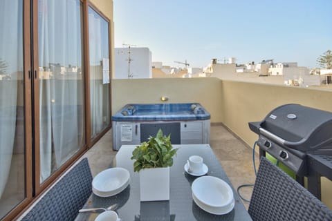 Patio, Day, BBQ facilities, Hot Tub, Balcony/Terrace, Seating area