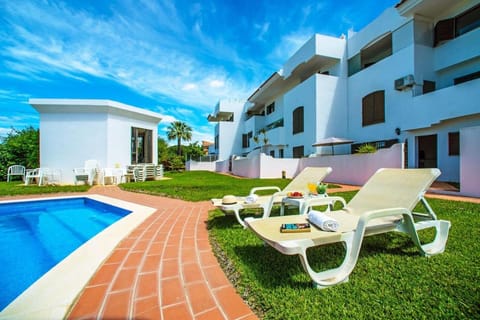 Property building, Day, Garden, Garden view, Pool view, Swimming pool, sunbed